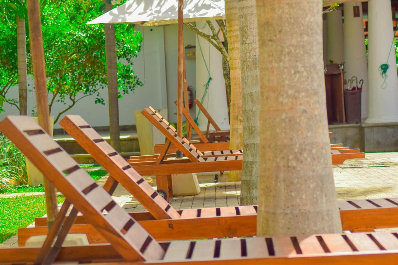 Hotel Tamarind Tree Тисамахарама Екстериор снимка