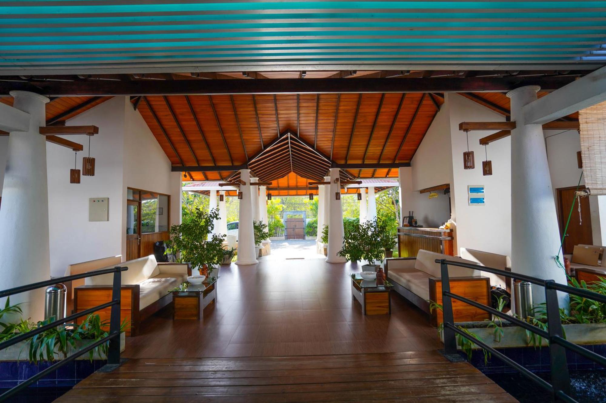 Hotel Tamarind Tree Тисамахарама Екстериор снимка