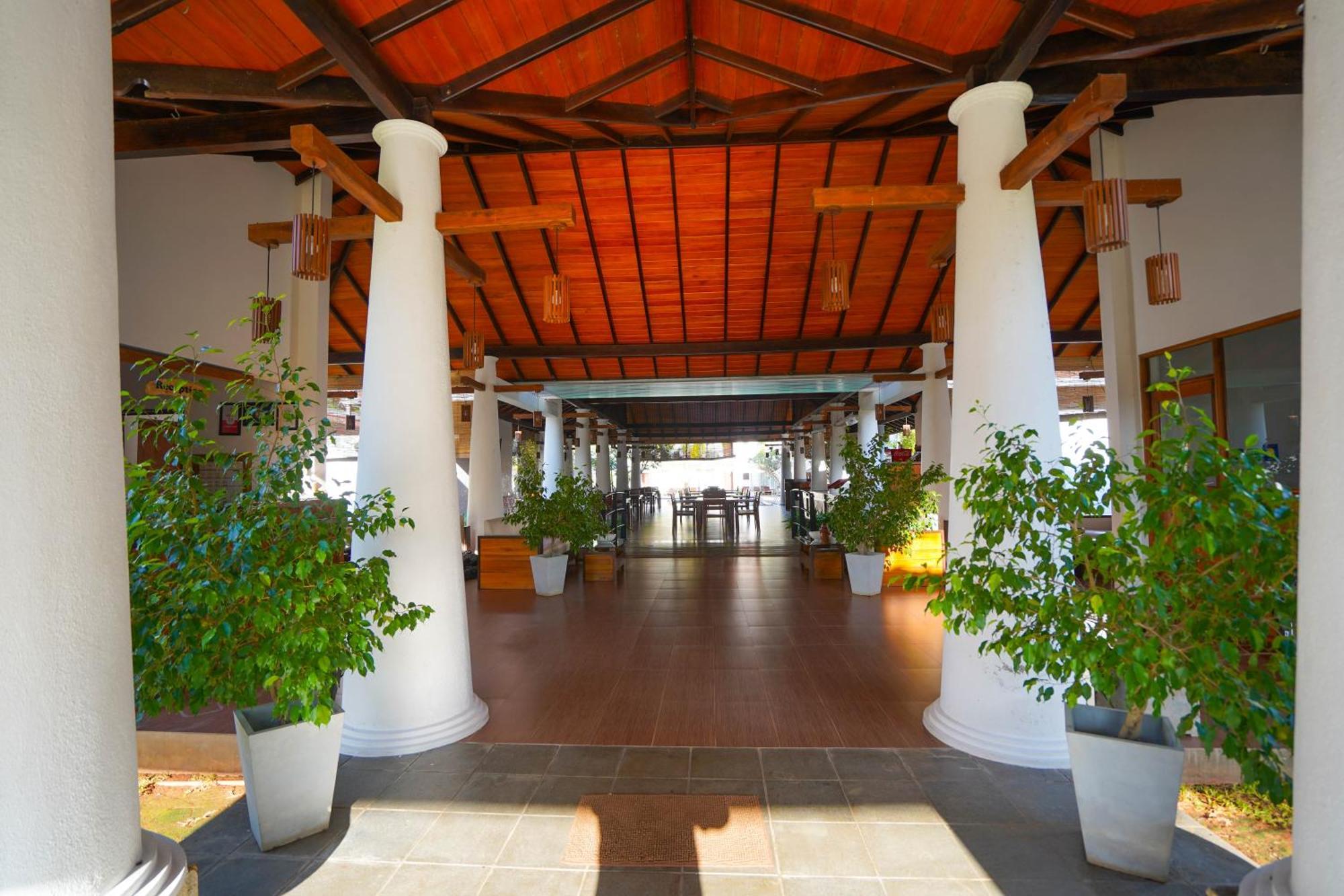 Hotel Tamarind Tree Тисамахарама Екстериор снимка