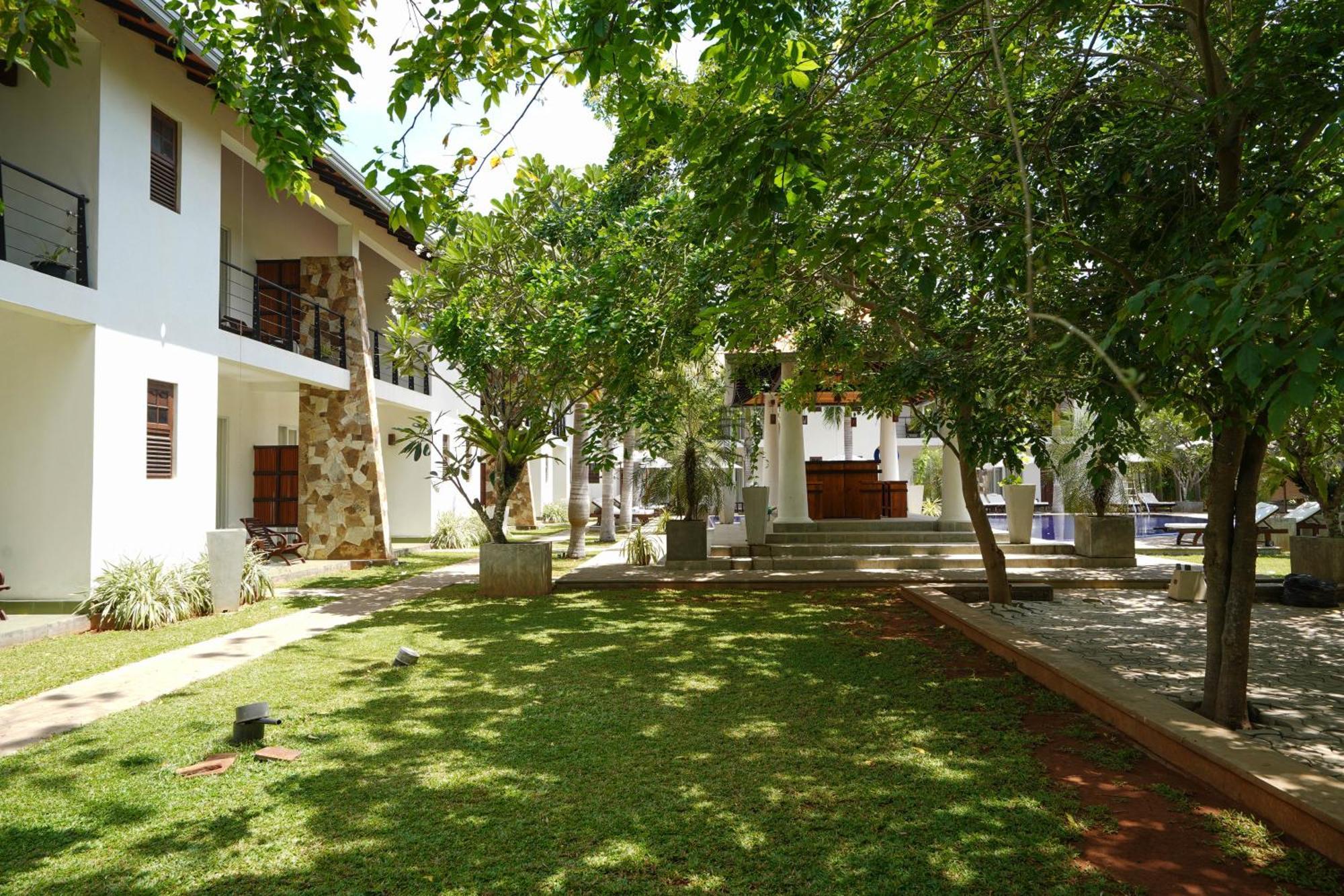 Hotel Tamarind Tree Тисамахарама Екстериор снимка