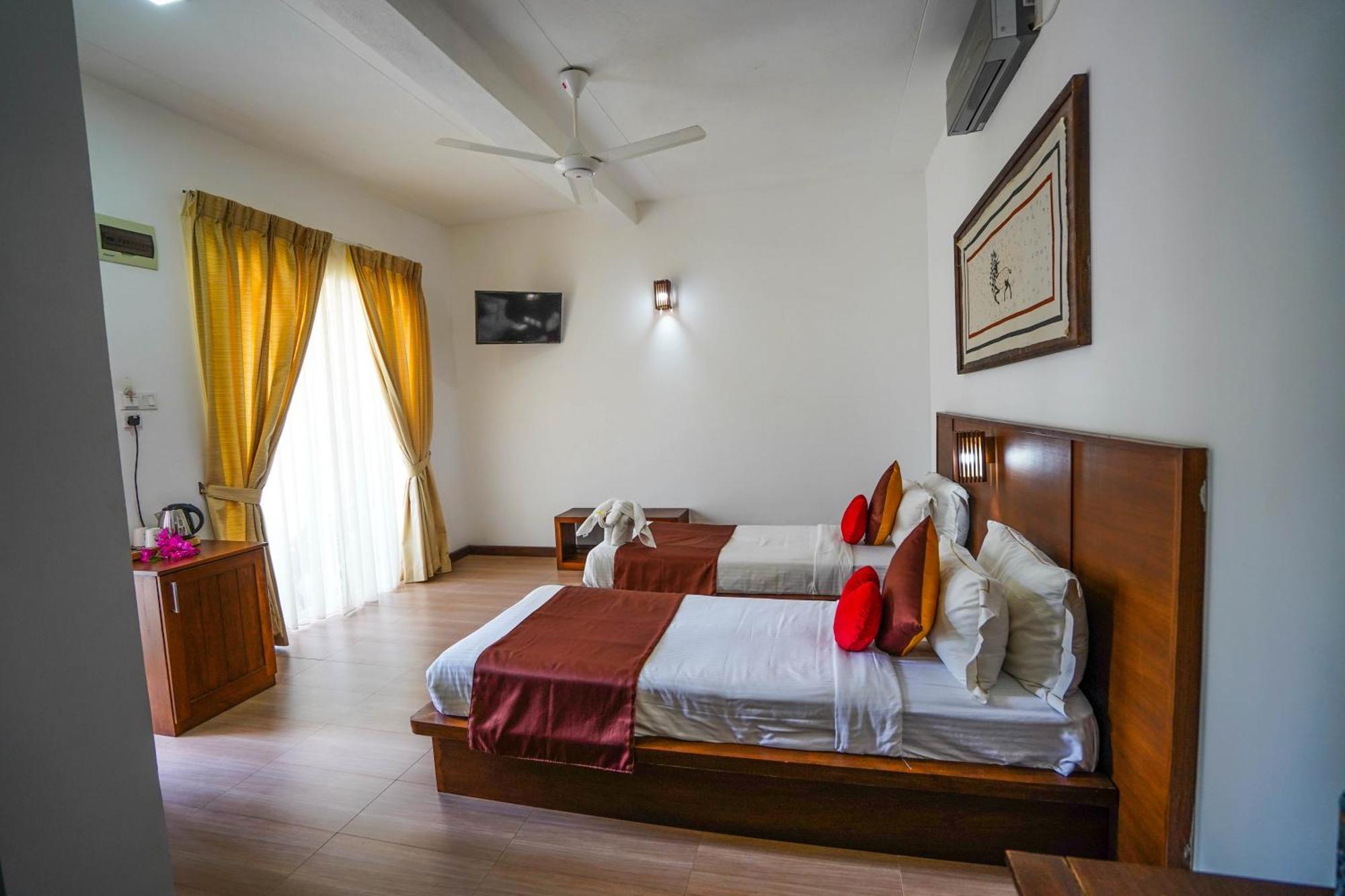 Hotel Tamarind Tree Тисамахарама Екстериор снимка