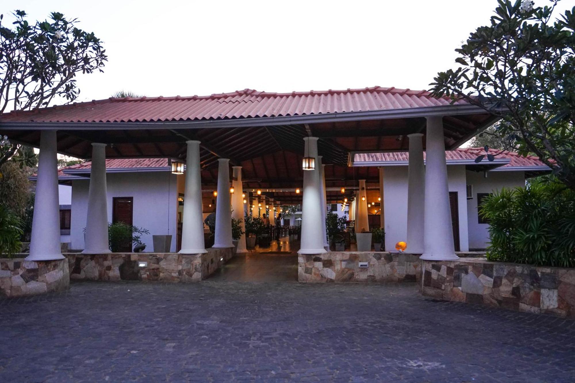 Hotel Tamarind Tree Тисамахарама Екстериор снимка
