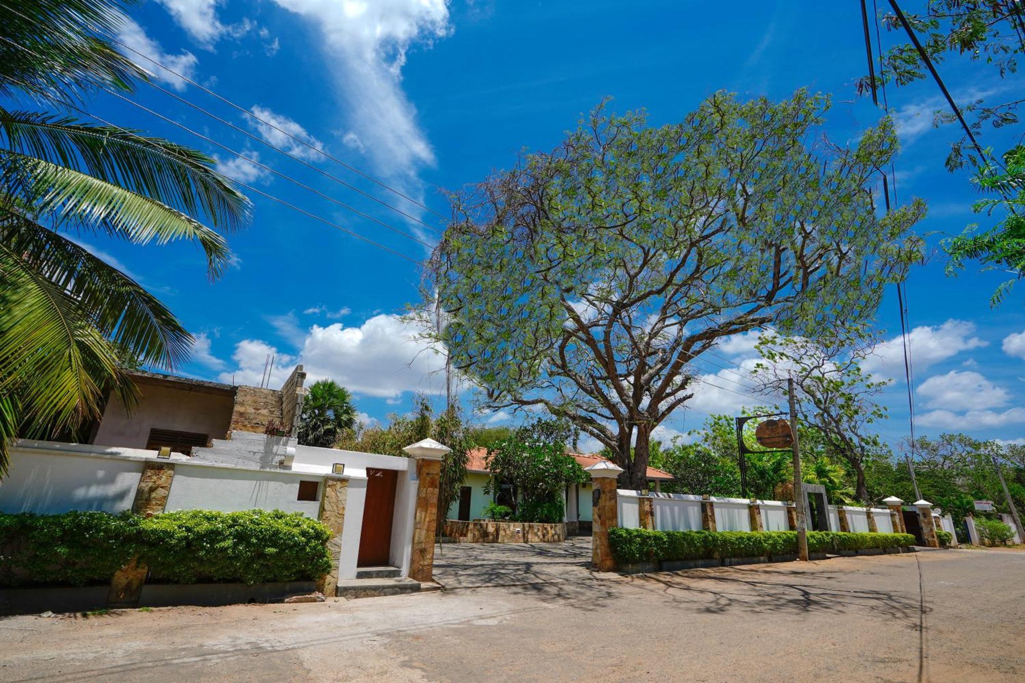 Hotel Tamarind Tree Тисамахарама Екстериор снимка
