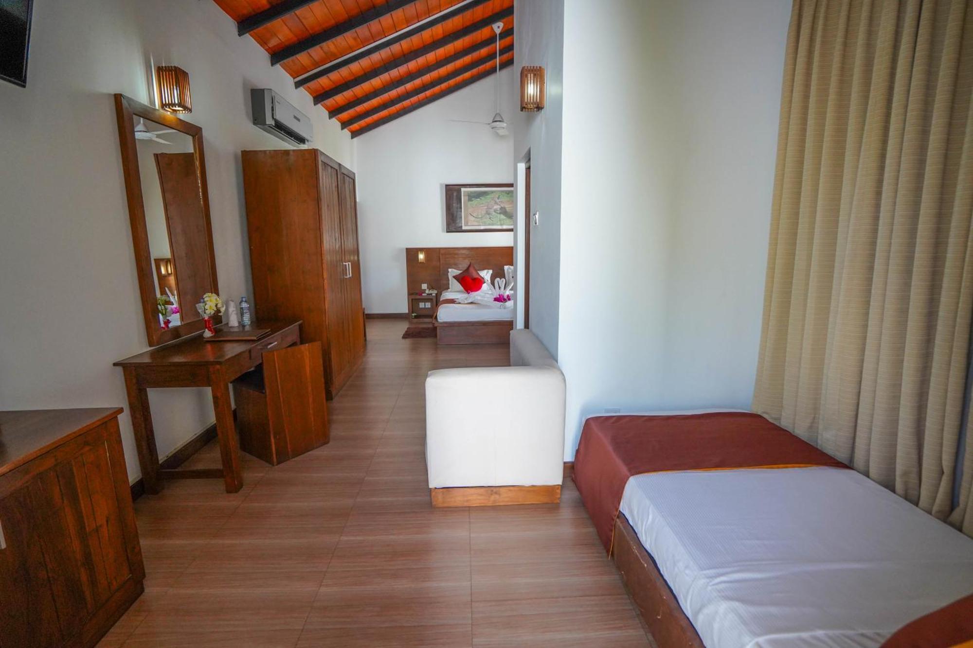 Hotel Tamarind Tree Тисамахарама Екстериор снимка