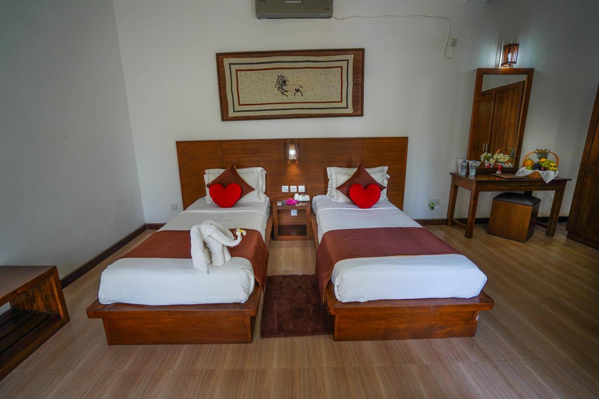 Hotel Tamarind Tree Тисамахарама Екстериор снимка